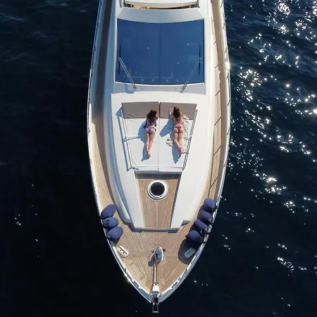 Layla Yacht 船屋 *