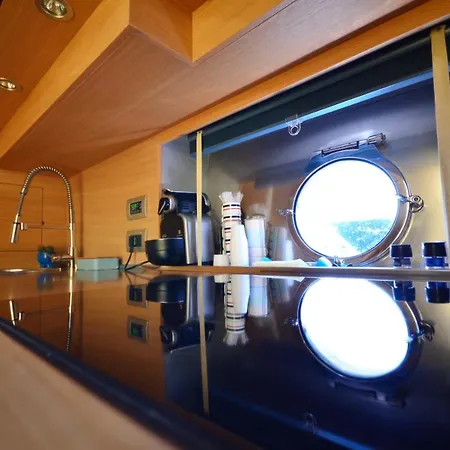 Hotel na wodzie Layla Yacht *