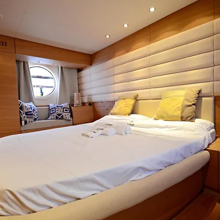 Layla Yacht Πλωτό κατάλυμα *