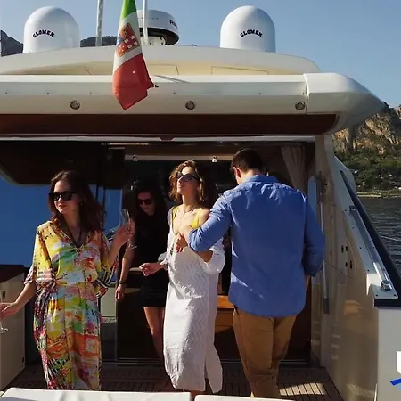 Layla Yacht Πλωτό κατάλυμα *